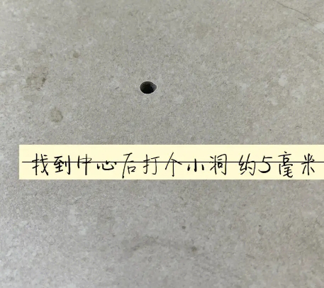 乌拉特后瓷砖空鼓维修公司专业解答在瓷砖铺贴过程中，如果砂料搅拌不均匀，将会带来以下问题
