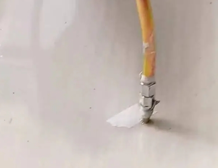 乌拉特后瓷砖空鼓维修公司专业解答在瓷砖铺贴过程中，如果使用的砂料过粗（如全部使用了粗砂），可能会导致以下问题